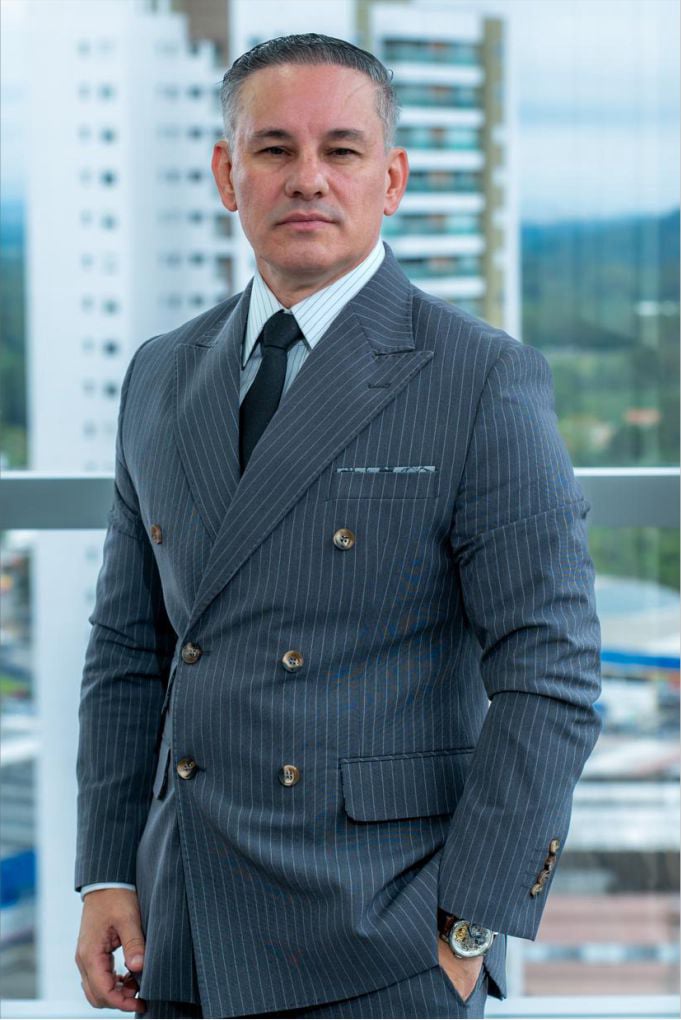 Dr Julio Carvalho